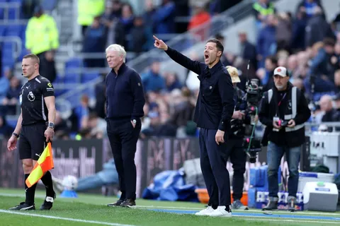 Troy Deeney advierte que otro tropiezo de Chelsea ante Manchester United aumentaría la presión sobre Xabi Alonso