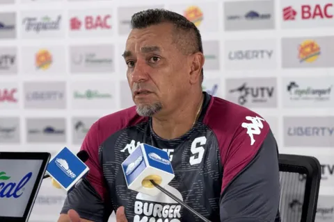 "Es sentarse y firmar": Saprissa le cumple a José Giacone uno de sus principales deseos para 2025