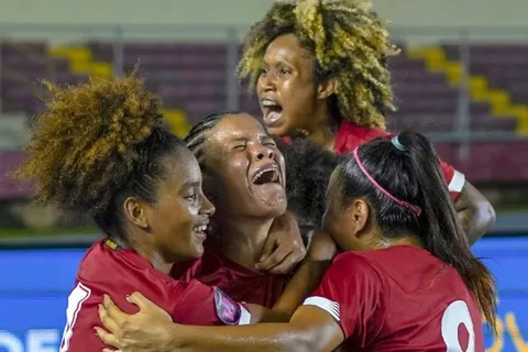 Panamá vence 2-0 a El Salvador y se clasifica a la Octagonal Final de Concacaf