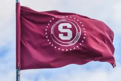 Es ídolo de Saprissa, acaba de quedar libre y en Tibás ya piden su regreso