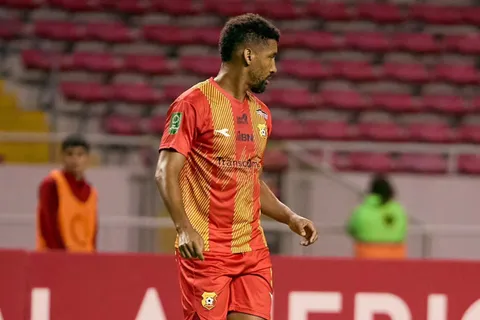 Marcel Hernández no la tiene fácil en Herediano.