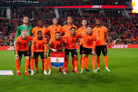 Van Dijk llegó a 100 partidos con Países Bajos de la mano de su hijo