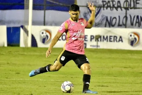 José Pinto podría no continuar en el futbol de Paraguay