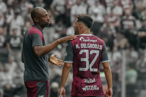 Wanchope recibe su primer refuerzo.