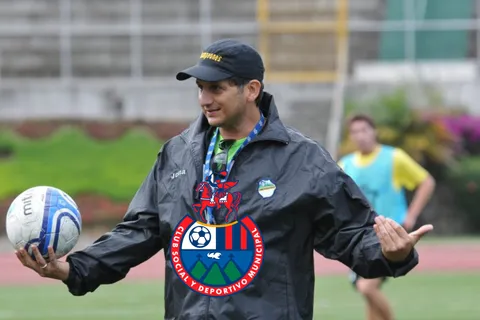 Respira Ronald González: Comunicaciones recibe la noticia que tanto esperaba para el clásico con Municipal