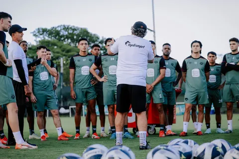 Machillo dejará afuera a varios jugadores.