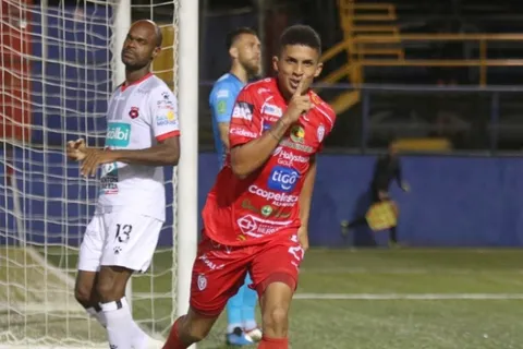 Alajuelense perdió su invicto de visita contra San Carlos