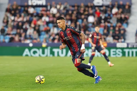 Kervin Arriaga juega con el Levante.
