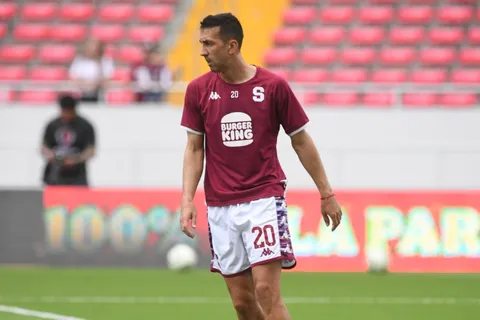Mariano Torres en problema en Saprissa.