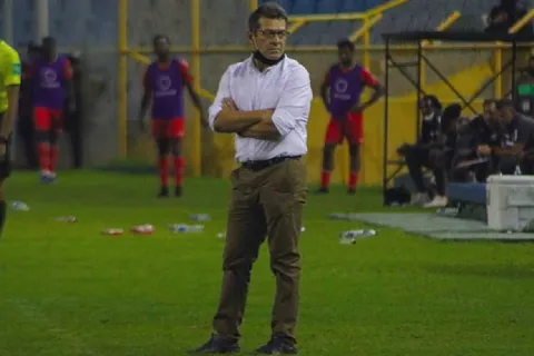 Hugo Pérez manda dardo a La Liga Nacional
