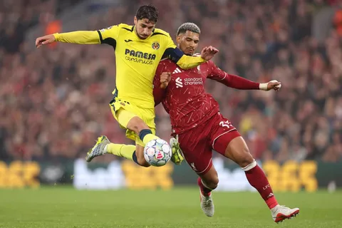 Ronald Araújo invitó a la niña que no alcanzó a abrazarlo tras su gol ante Villarreal