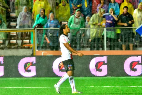 "Estaba loco": Jonathan McDonald da detalles inéditos de su peor error en Alajuelense