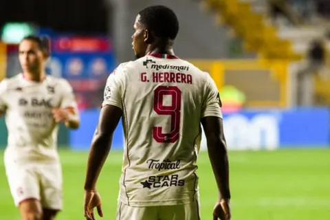 Gustavo Herrera podría seguir en Costa Rica.