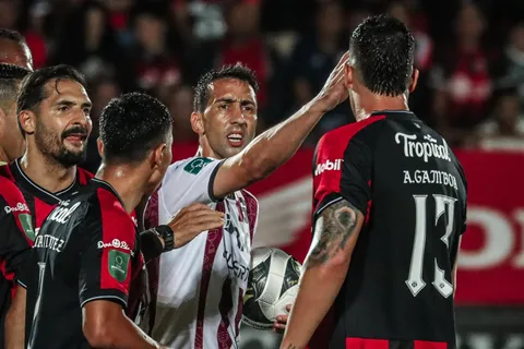 Mariano Torres en el centro de la polémica.