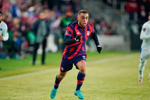 Sergiño Dest se perdería los partidos eliminatorios ante Costa Rica y Panamá