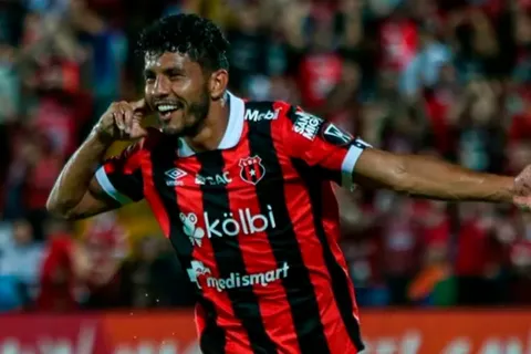 Johan Venegas se muestra comprometido con Alajuelense