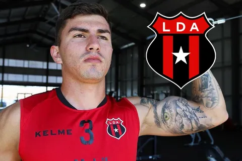 “No se le puede cerrar la puerta”: Fernán Faerron recibe el mensaje que necesitaba desde Alajuelense en un momento crítico