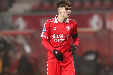 Manfred Ugalde es elegido en particular once ideal de la Eredivise