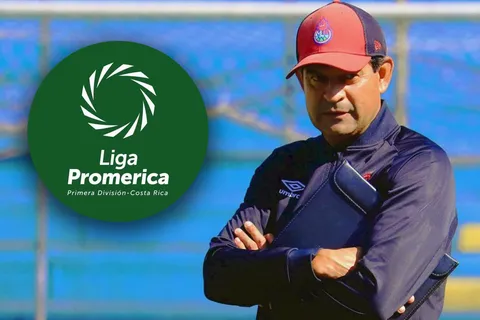 Vuelve a dirigir tras salir de Municipal: José Cardozo se acerca a un equipo de Costa Rica