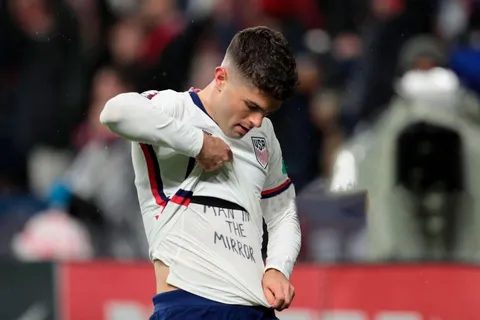 Christian Pulisic se burla del Memo Ochoa en la celebración de su gol