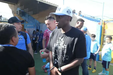 ¿Traición al Olimpia? Alberth Elis captado viendo a este equipo y se desatan los rumores de su futuro