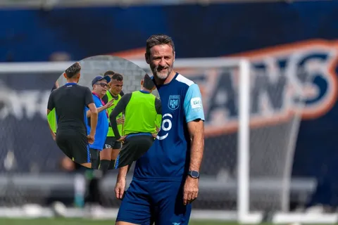 "Una sorpresa": Thomas Christiansen da un giro inesperado en Panamá para visitar a El Salvador rumbo al Mundial 2026