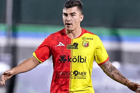 Herediano tomó una decisión sobre el futuro de Fernán Faerron