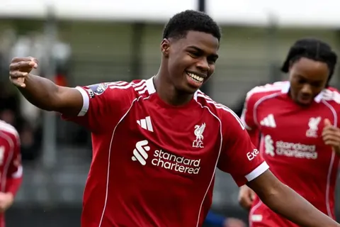 Mientras Honduras lo busca, Keyrol Figueroa recibe determinante mensaje de jugador del Liverpool