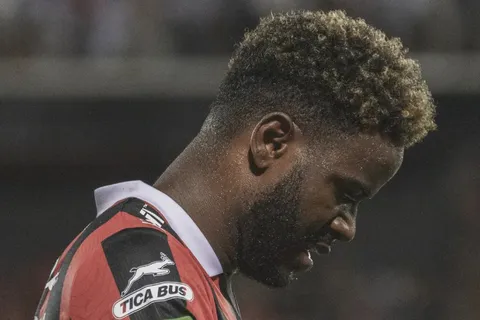 Ex-futbolista de Alajuelense criticó a Freddy Góndola: “Por lo menos muestre ganas de correr”