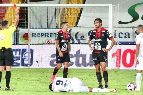 Bryan Ruiz sobre su expulsión: “Yo recibo esas faltas todos los partidos”
