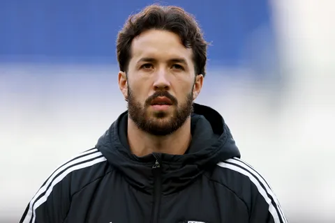 Aarón Herrera se queda sin equipo: ¿Cuál será su próximo destino?