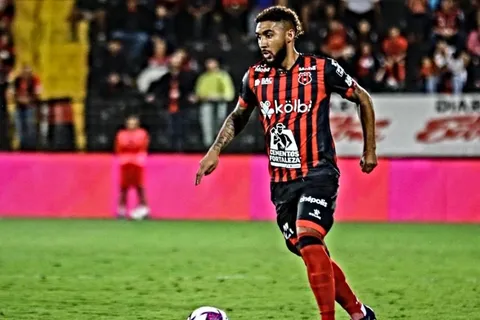 Oficial: Dylan Flores deja Alajuelense y se va a Europa