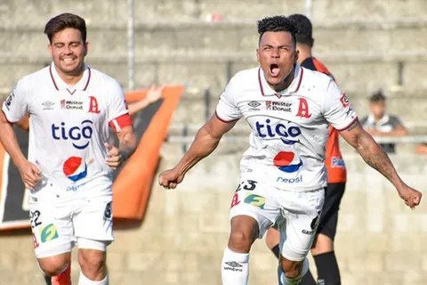 Alianza da un paso firme a la semifinal