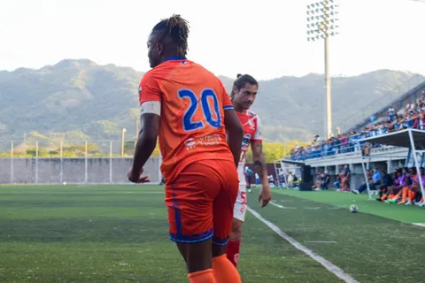 ¿Se va o se queda? Kevin Álvarez define su futuro inmediato con Lobos UPNFM