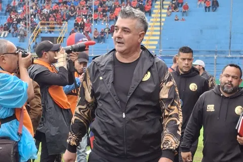 Sin piedad: Diego Vásquez tomaría decisiones drásticas en Marquense tras su debut para el olvido