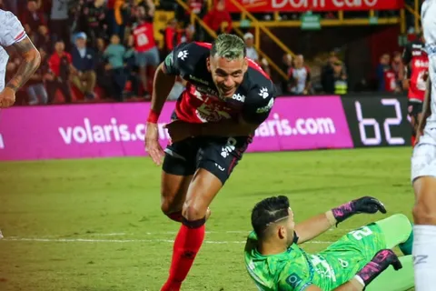 Hondureño Ángel Tejeda se estrenó en las redes con Alajuelense