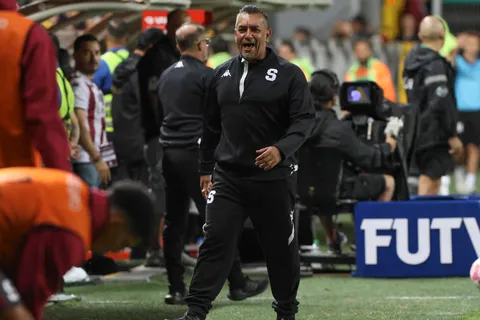 A la vista de José Giacone: así fue cómo un futbolista de Saprissa convenció a una figura de irse