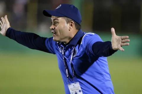 Javier López sorprende a todos en Honduras y confiesa que sufre un inesperado síndrome