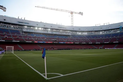 Barcelona rompe la barrera de los 1.000 millones de euros en ingresos, pero cierra con pérdidas
