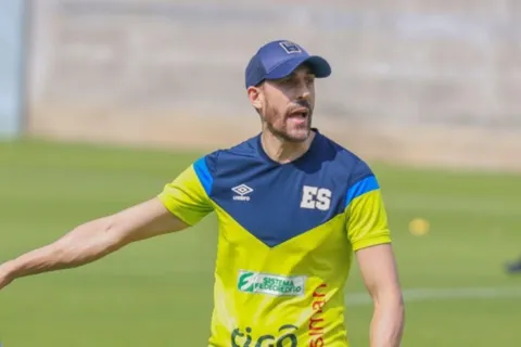 ¡Alerta en El Salvador! David Dóniga Lara sube la exigencia a sus jugadores