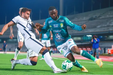 León con Joel Campbell le empató en el último minuto a Pumas