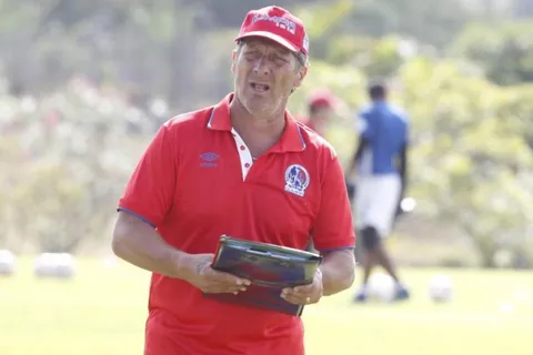 Pedro Troglio molesto: "Yo no tengo delincuentes en mi equipo"
