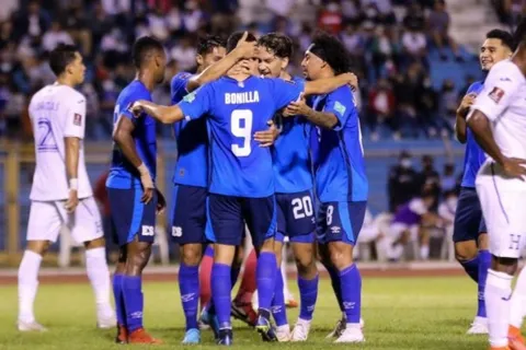 Los futbolistas de El Salvador se retractan y habrá duelo ante Canadá