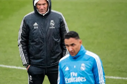 “Puede pasar de todo” entre Keylor y Courtois, advirtió Zidane