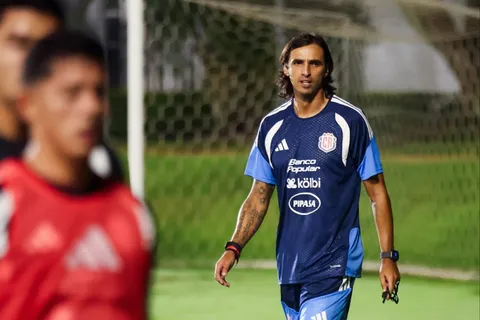 Bryan Ruiz, al mando de la Sele.