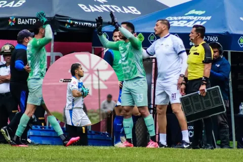 Un delantero juega de portero: El momento insólito que se dio en el futbol de Guatemala
