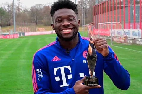Alphonso Davies es elegido Jugador del Año en Concacaf