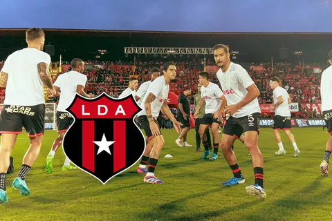 "No tiene corazón": ídolo de Alajuelense reparte culpas tras la debacle ante Herediano