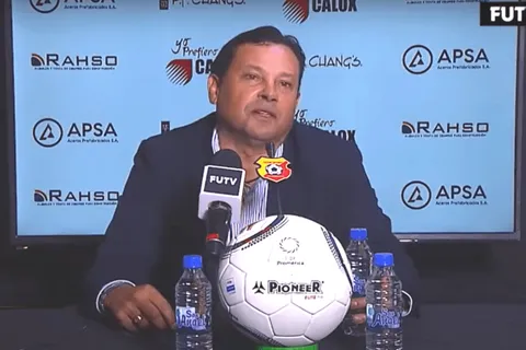 A pesar de los 4 expulsados, Herediano y Saprissa alabaron labor arbiral