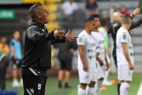 José Giacone ve como un ex dirigido va a otro club tico.